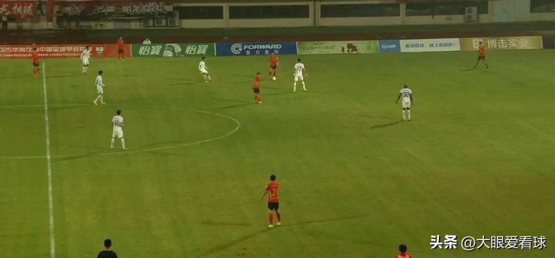 佛罗伦萨前锋梅开二度，领队队伍赢球的简单介绍