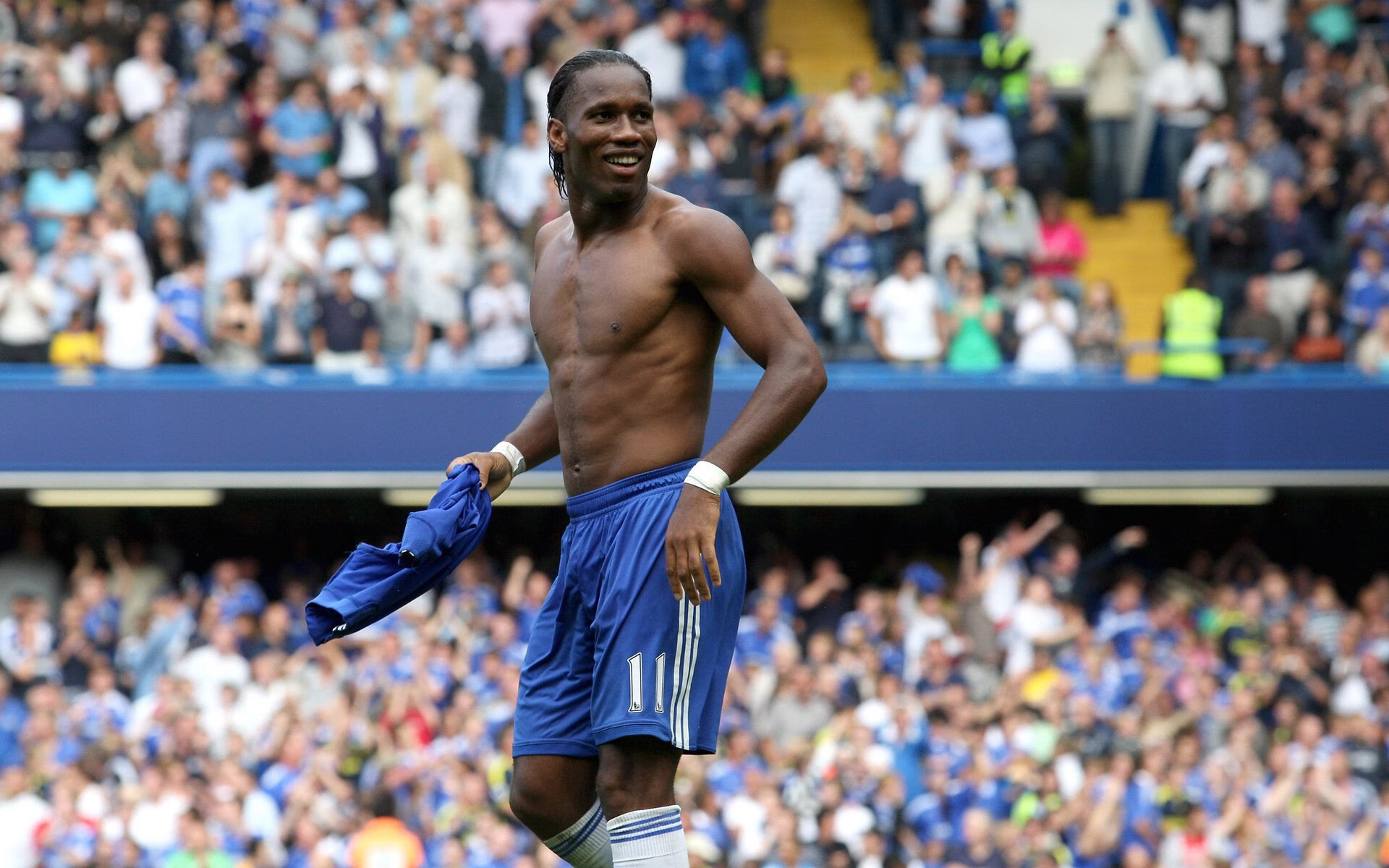 C罗意外战胜MAD，领先优势明显引爆全场！观众掌声雷动