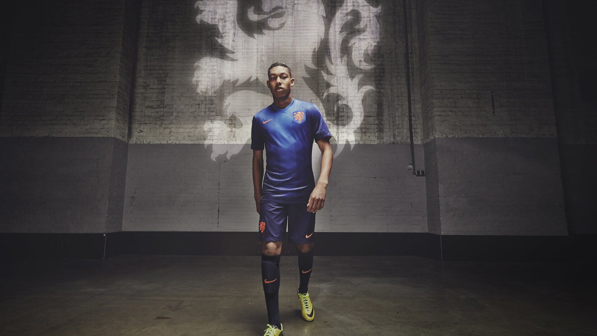 C罗意外战胜MAD，领先优势明显引爆全场！观众掌声雷动