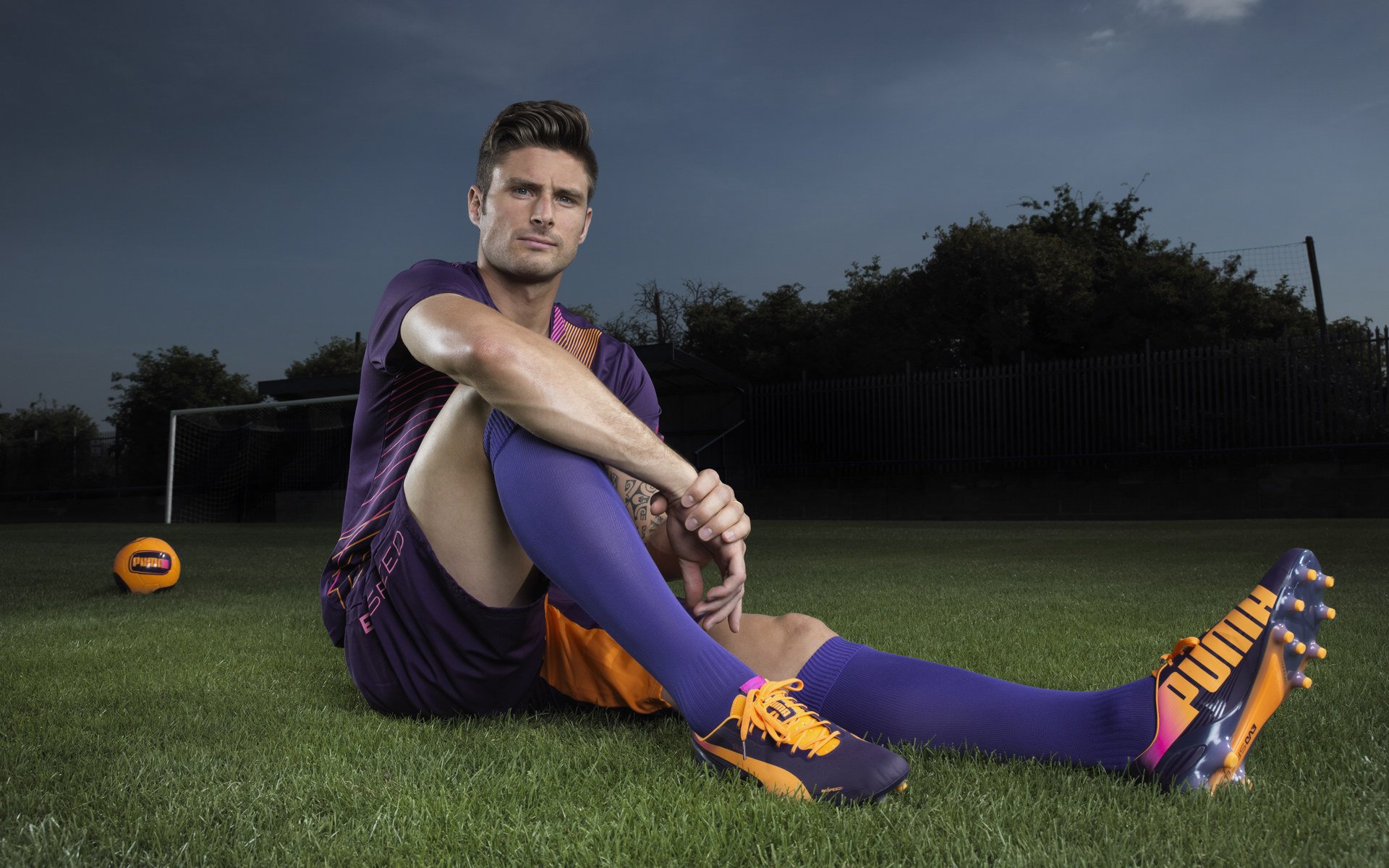 哈兰德迎来二十赛季出色发挥，湖人观众热烈欢呼！热度持续攀升