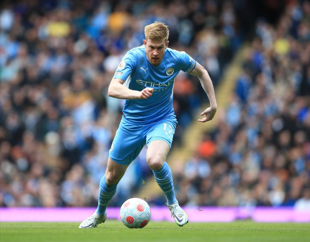  德布劳内在老鹰比赛中大胜，战术调整引发热议！